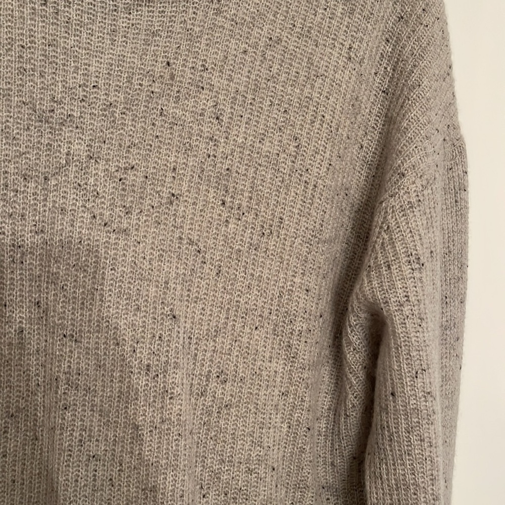 Line Sweater - Picture 5 of 7